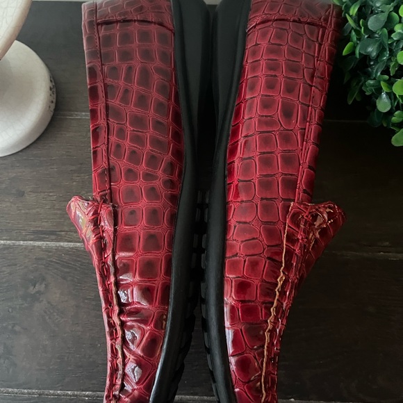 Pierre Dumas Hazel-7 Women's Loafers Croc Red Shoes Size 10 - Picture 14 of 14